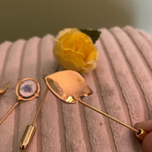 Bundle of Four Elegant Vintage Stick Pins - Picture 9 of 10